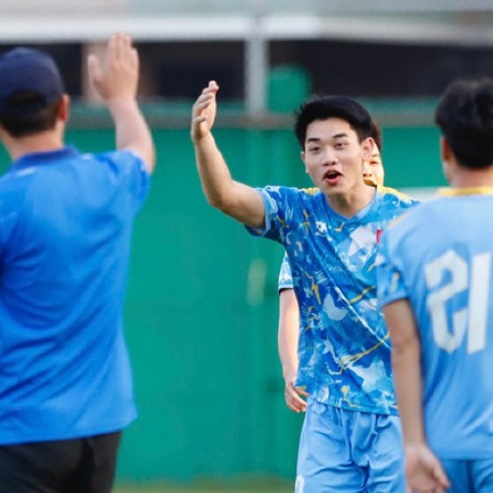  - Đình Bắc ngỡ ngàng vì bị thầy Kim "xử lý" trước ngày U22 Việt Nam đấu Lào