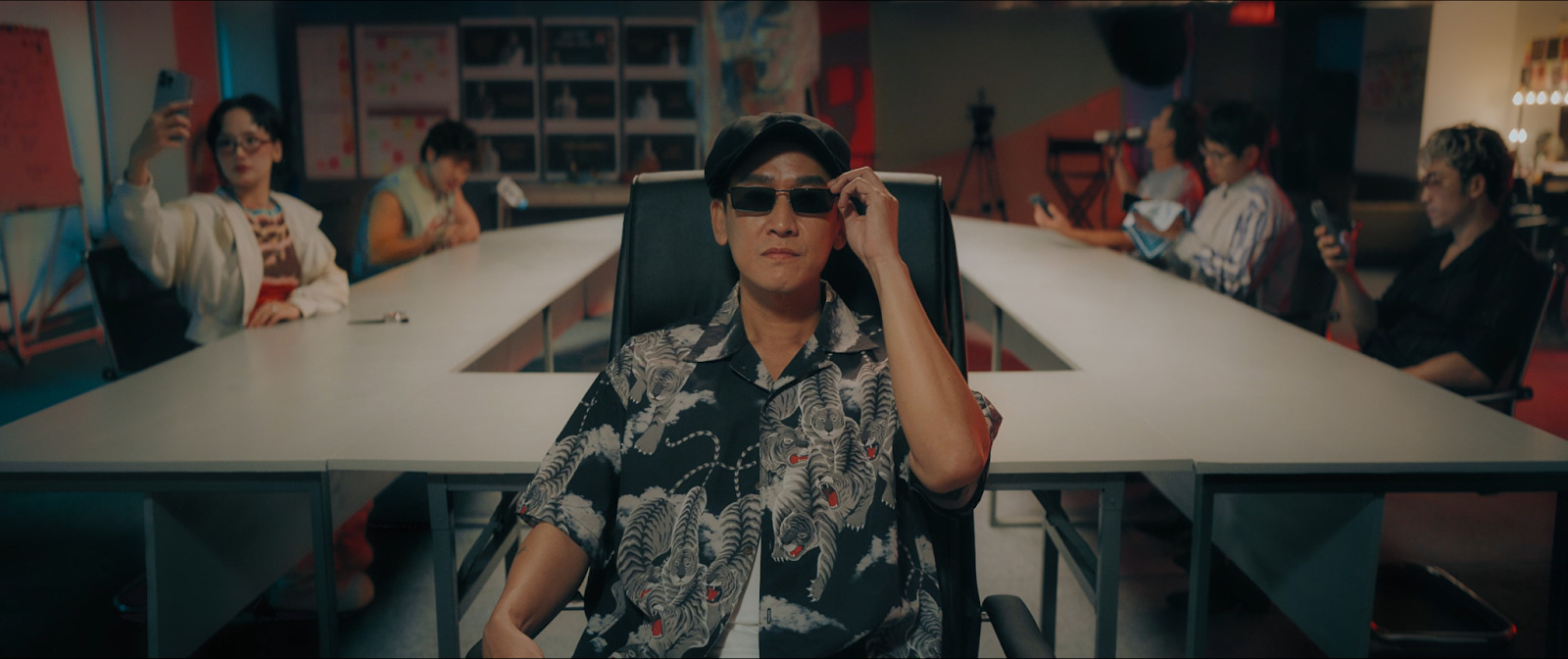 Hồng Ánh tái hợp hai ông chồng màn ảnh - NSƯT Đức Khuê và Hứa Vĩ Văn trong "Đại tiệc trăng máu 8" - 1