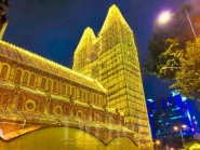 Nhà thờ Đức Bà rực sáng đón Giáng sinh với hơn 1.000 km đèn LED