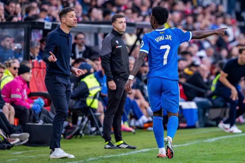 Rộ tin HLV Alonso bị trò cưng "đá ghế", sắp bị Real Madrid sa thải - 1