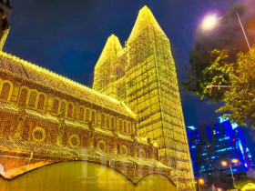  - Nhà thờ Đức Bà rực sáng đón Giáng sinh với hơn 1.000 km đèn LED