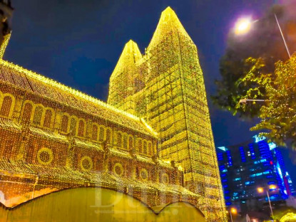 Nhà thờ Đức Bà rực sáng đón Giáng sinh với hơn 1.000 km đèn LED