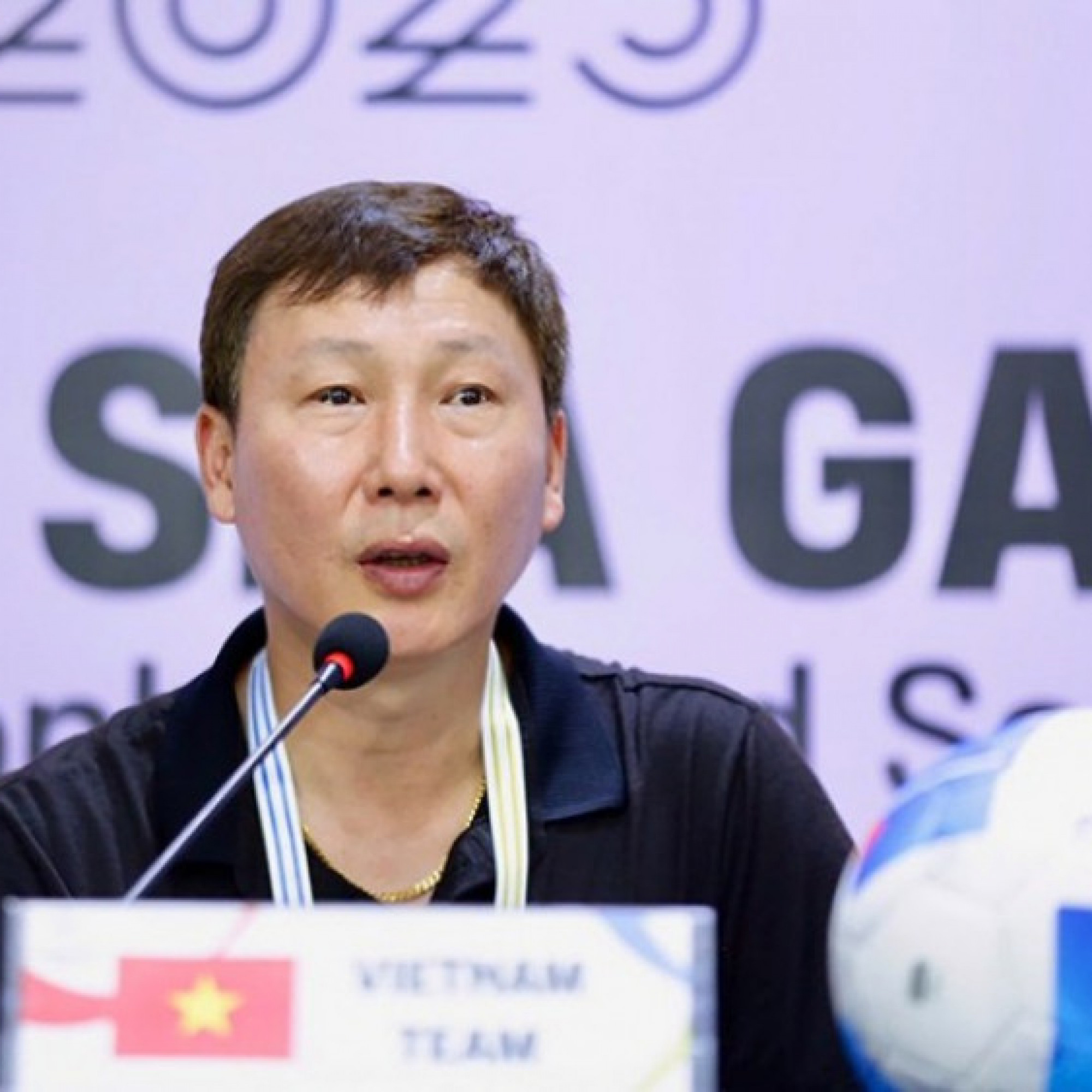  - Họp báo U22 Việt Nam - U22 Lào: Thầy Kim khen Đình Bắc, tiếc vì chỉ ghi được 2 bàn