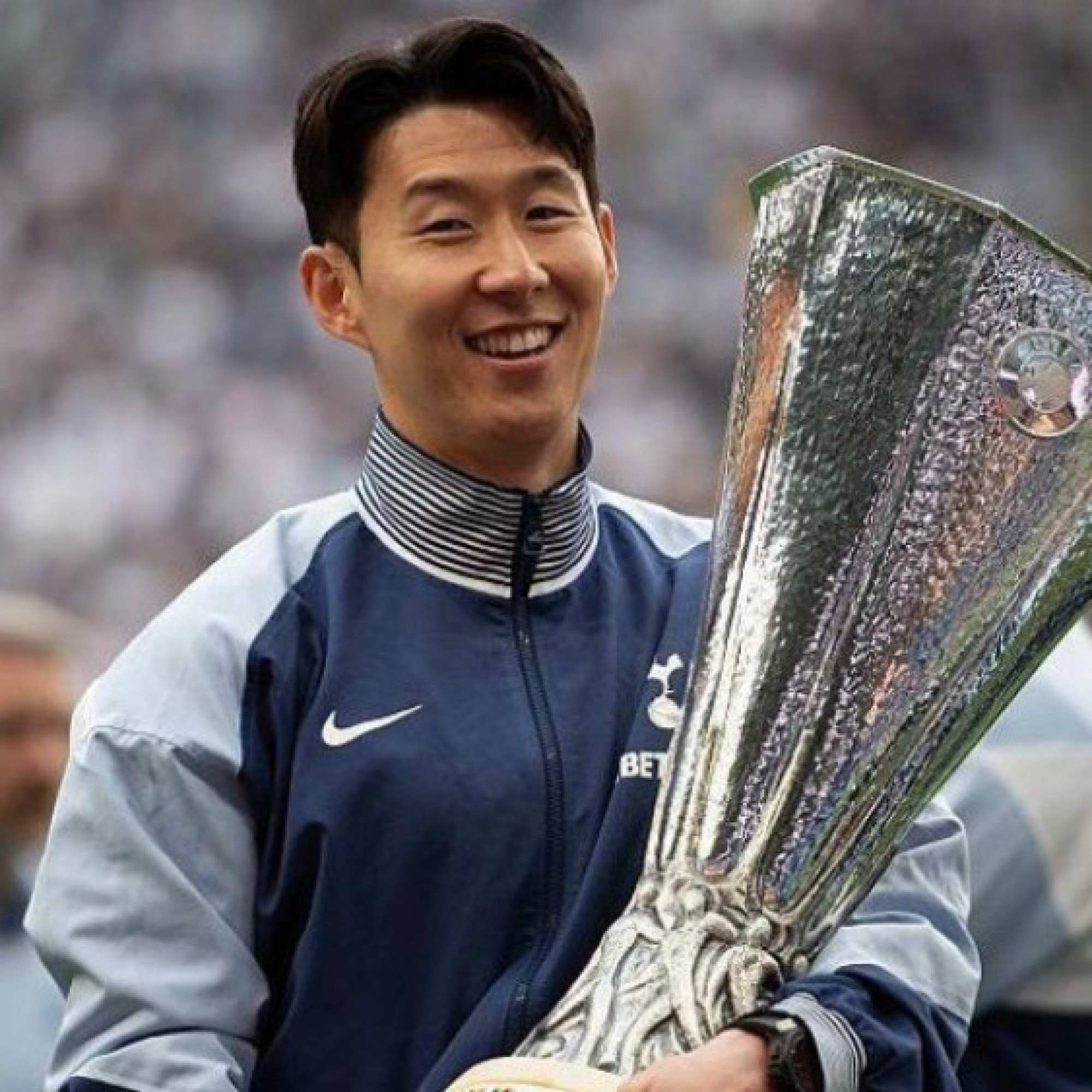  - Tin mới nhất bóng đá sáng 4/12: Son Heung Min trở lại Tottenham, HLV Amorim khiến đối thủ "xấu hổ"
