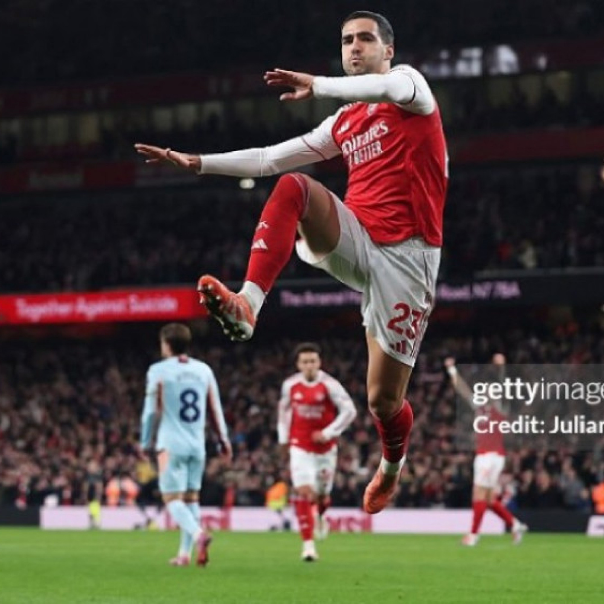  - Hấp dẫn bảng xếp hạng Ngoại hạng Anh: Arsenal trụ vững "trên đỉnh"