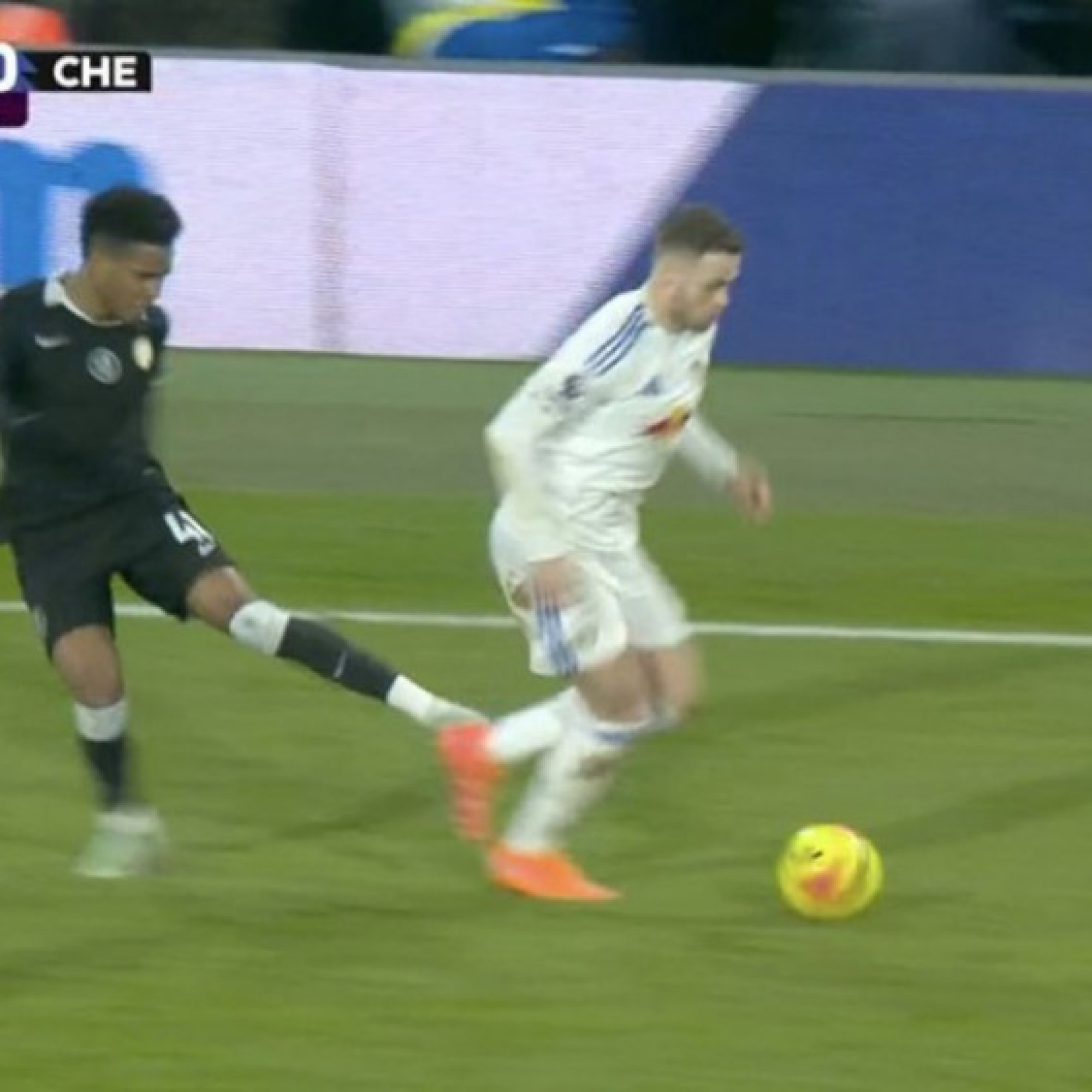  - Chelsea thua sốc: Estevao đá nguội đối thủ, fan đòi rút thẻ đỏ