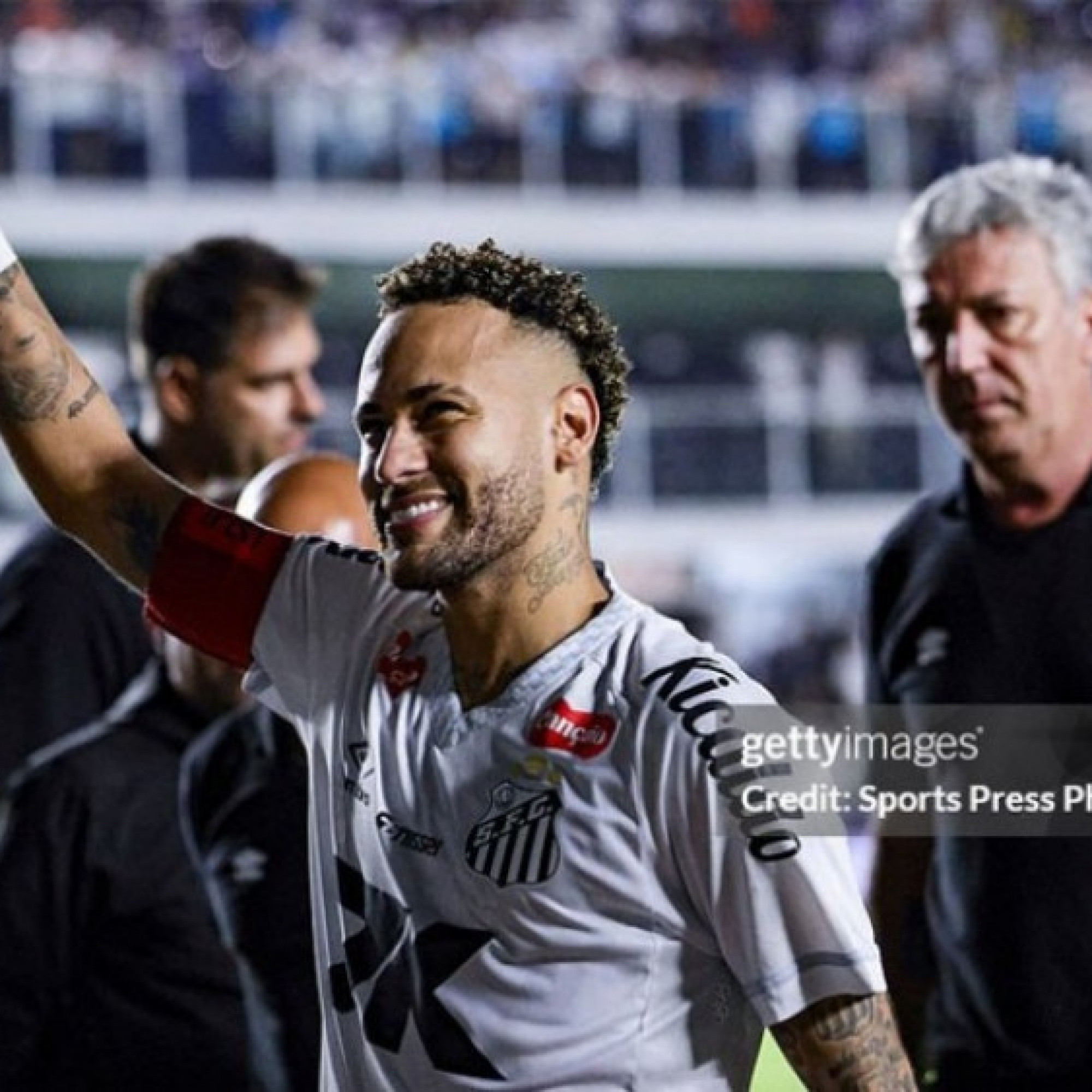  - Neymar mặc kệ chấn thương vẫn ghi hat-trick, "hồi xuân" giúp Santos thoát hiểm