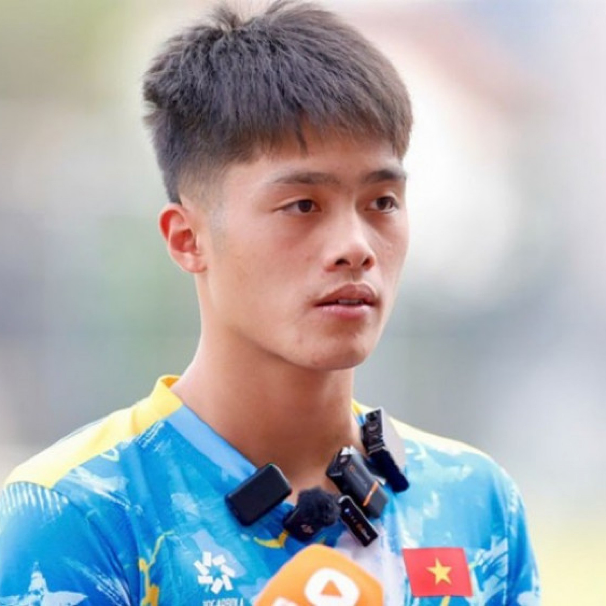  - Quốc Việt bất ngờ khi trọng tài "bẻ còi" giúp U22 Việt Nam thắng Lào, báo tin vui về Xuân Bắc