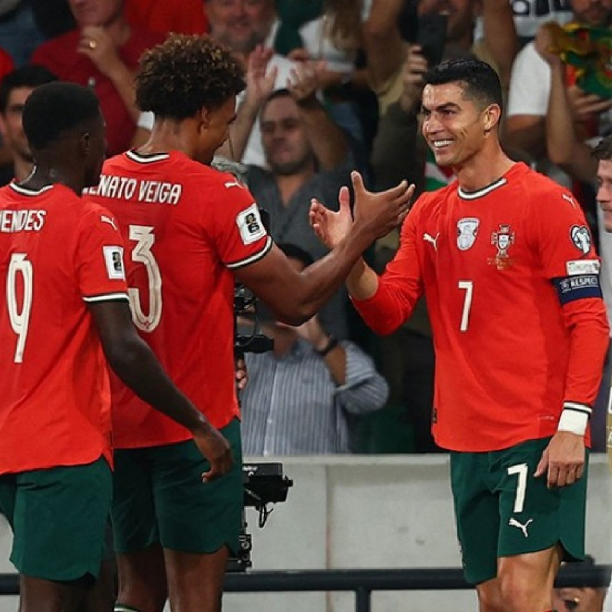  - Bốc thăm World Cup: Bồ Đào Nha dễ tái ngộ 2 đối thủ từng khiến Ronaldo bật khóc