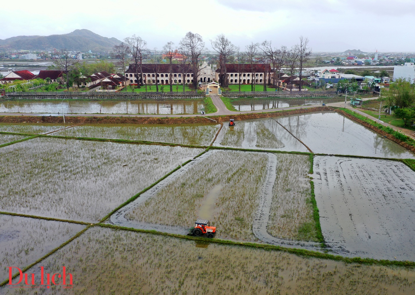 tieu chung vien lang song o gia lai xo xac sau bao - 2