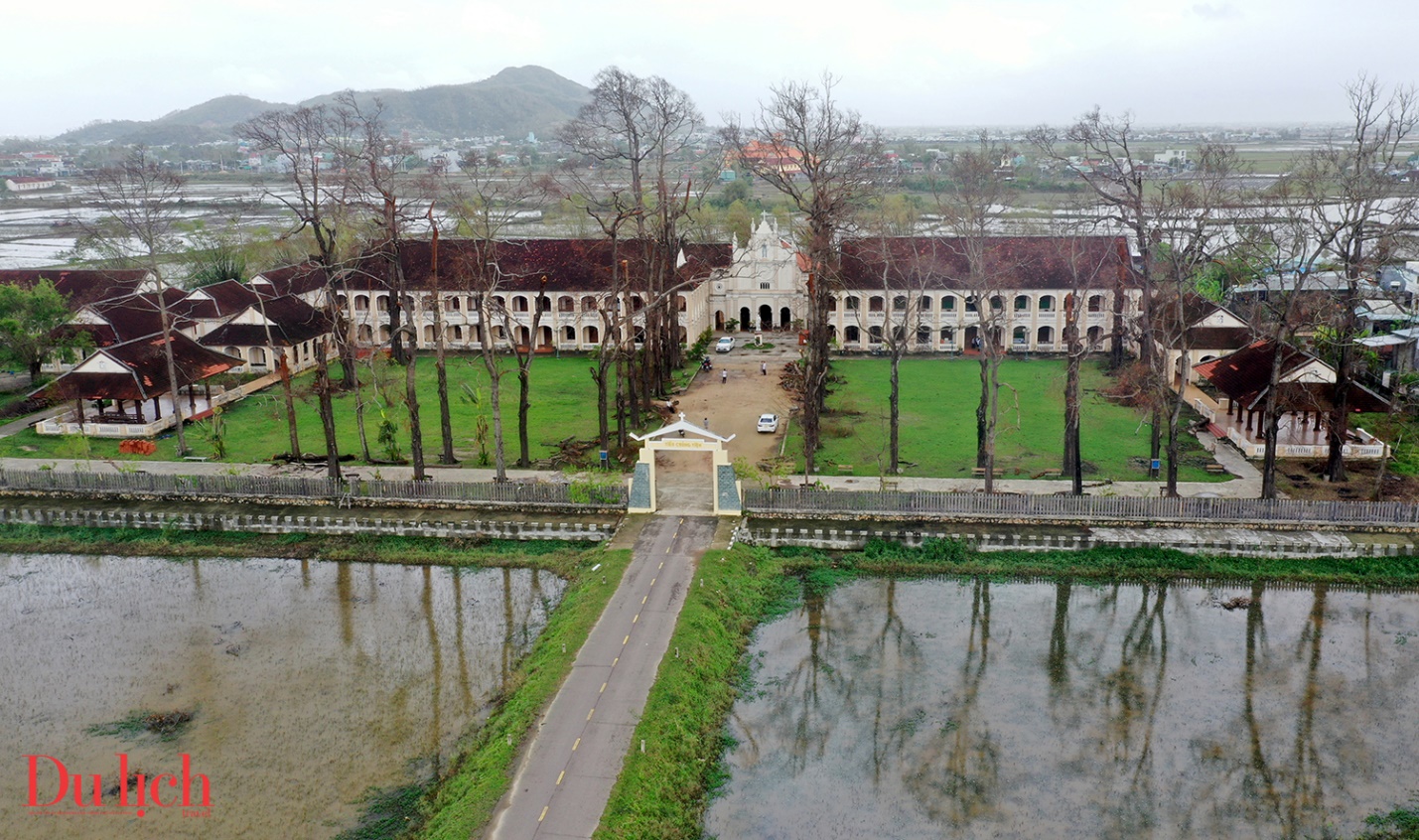 tieu chung vien lang song o gia lai xo xac sau bao - 5