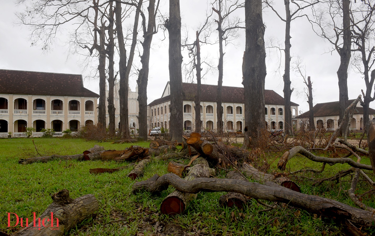 tieu chung vien lang song o gia lai xo xac sau bao - 9