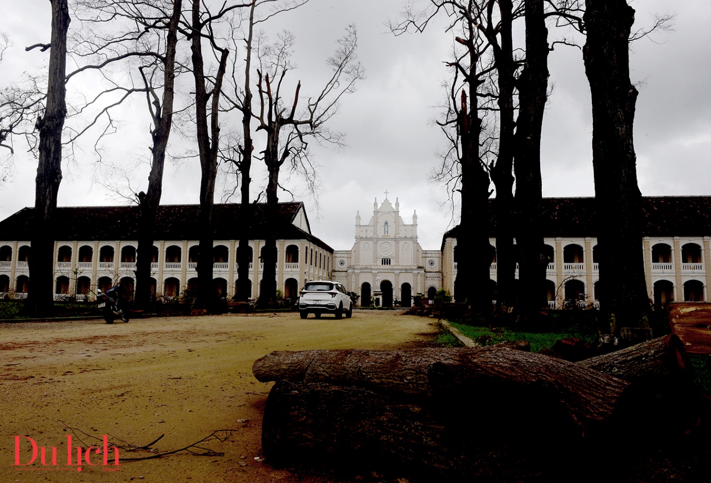 tieu chung vien lang song o gia lai xo xac sau bao - 11