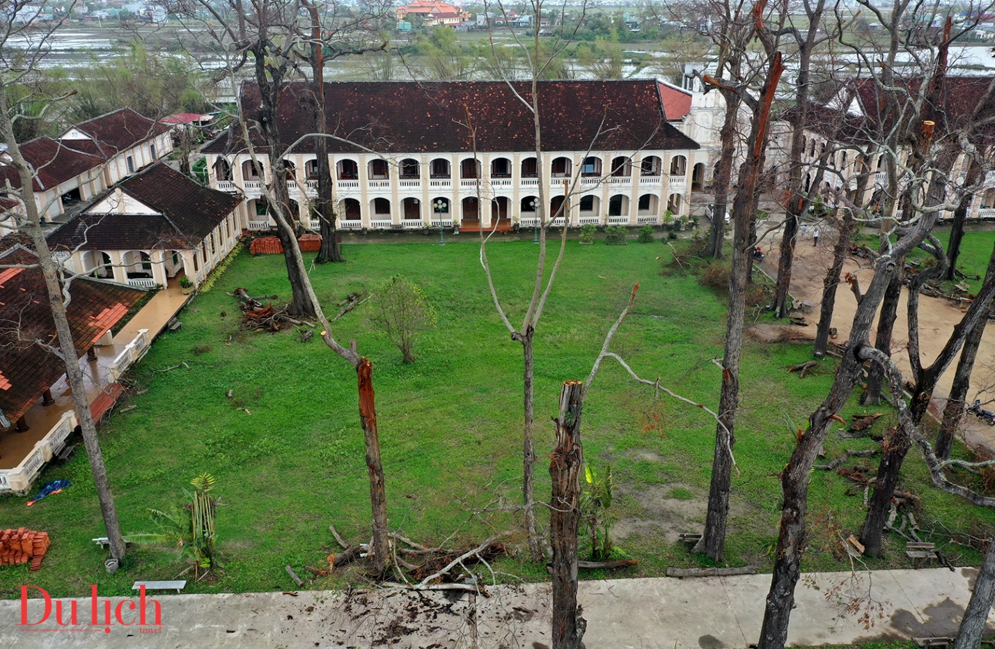 tieu chung vien lang song o gia lai xo xac sau bao - 10