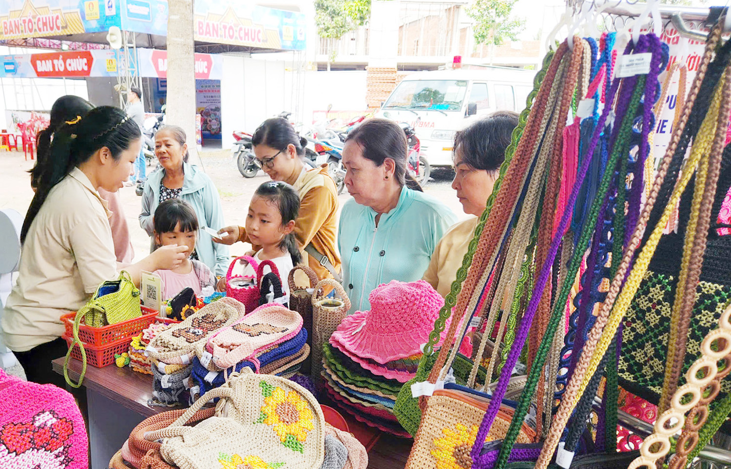 Cán bộ văn hóa gặp khó khi người dân không có hóa đơn bán hàng truyền thống - 2