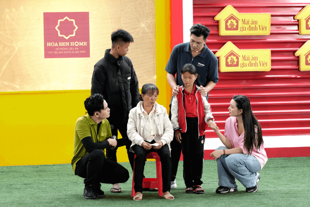 Hà Việt Dũng, Quỳnh Kool xúc động trước bé gái lớp 5 tự lo cho bản thân vì mẹ bệnh, anh trai bỏ học đi làm - 2