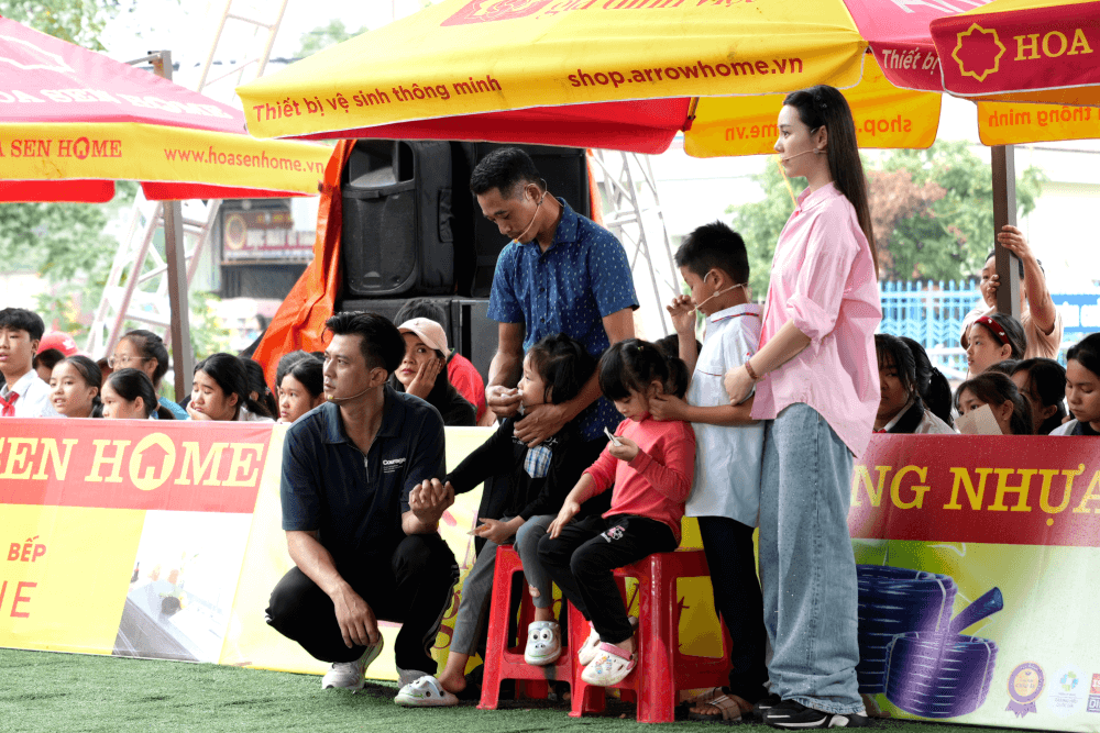 Hà Việt Dũng, Quỳnh Kool xúc động trước bé gái lớp 5 tự lo cho bản thân vì mẹ bệnh, anh trai bỏ học đi làm - 7