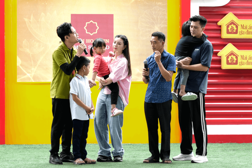 Hà Việt Dũng, Quỳnh Kool xúc động trước bé gái lớp 5 tự lo cho bản thân vì mẹ bệnh, anh trai bỏ học đi làm - 9