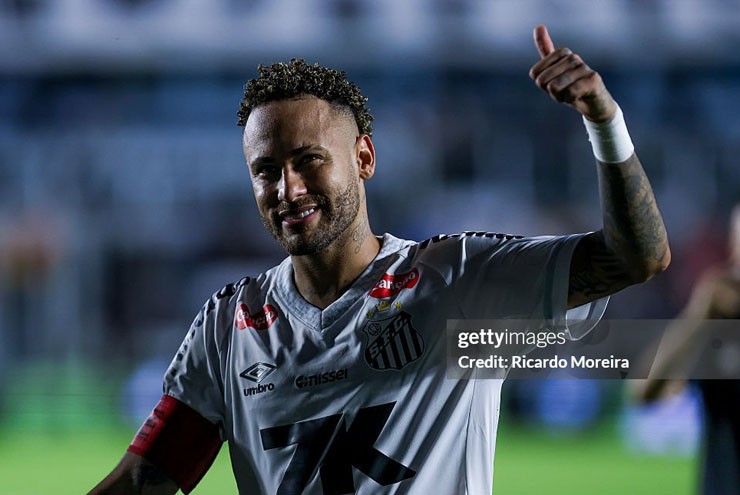 Neymar mặc kệ chấn thương vẫn ghi hat-trick, "hồi xuân" giúp Santos thoát hiểm - 1
