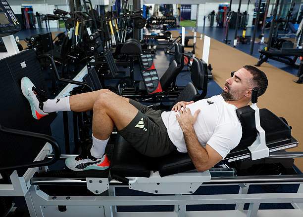 Alexander-Arnold chấn thương nặng, Real Madrid “toang” trước đại chiến Man City - 2