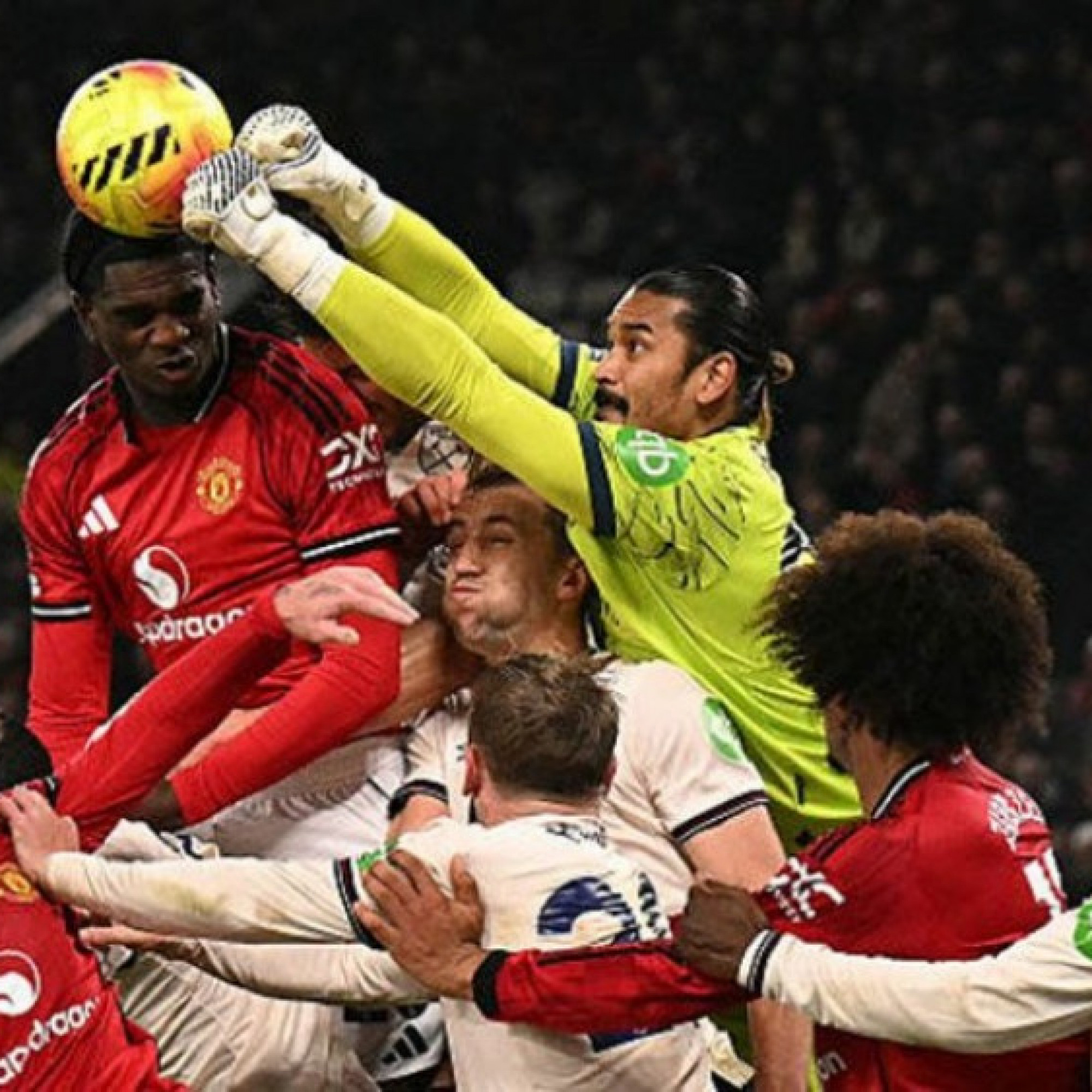  - Kết quả bóng đá MU - West Ham: Công dã tràng vì quả phạt góc (Ngoại hạng Anh)