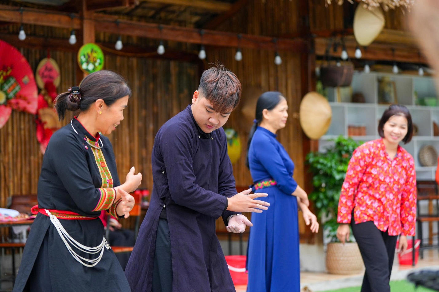 giu “lua” van hoa o vo nhai: khi nguoi tre chac tay dan, ngot giong hat - 7