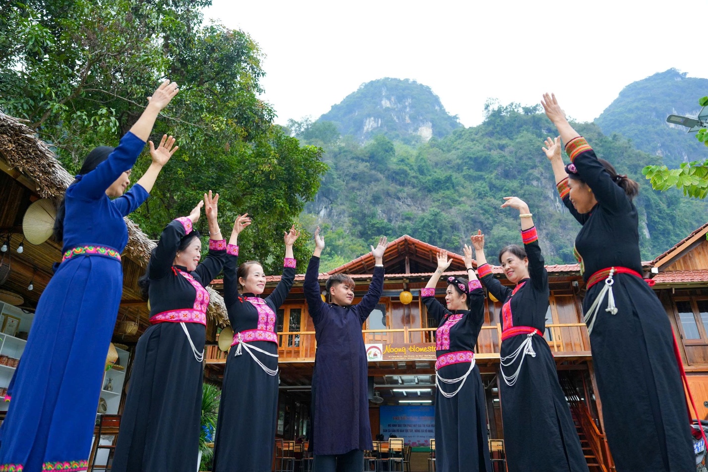 giu “lua” van hoa o vo nhai: khi nguoi tre chac tay dan, ngot giong hat - 9