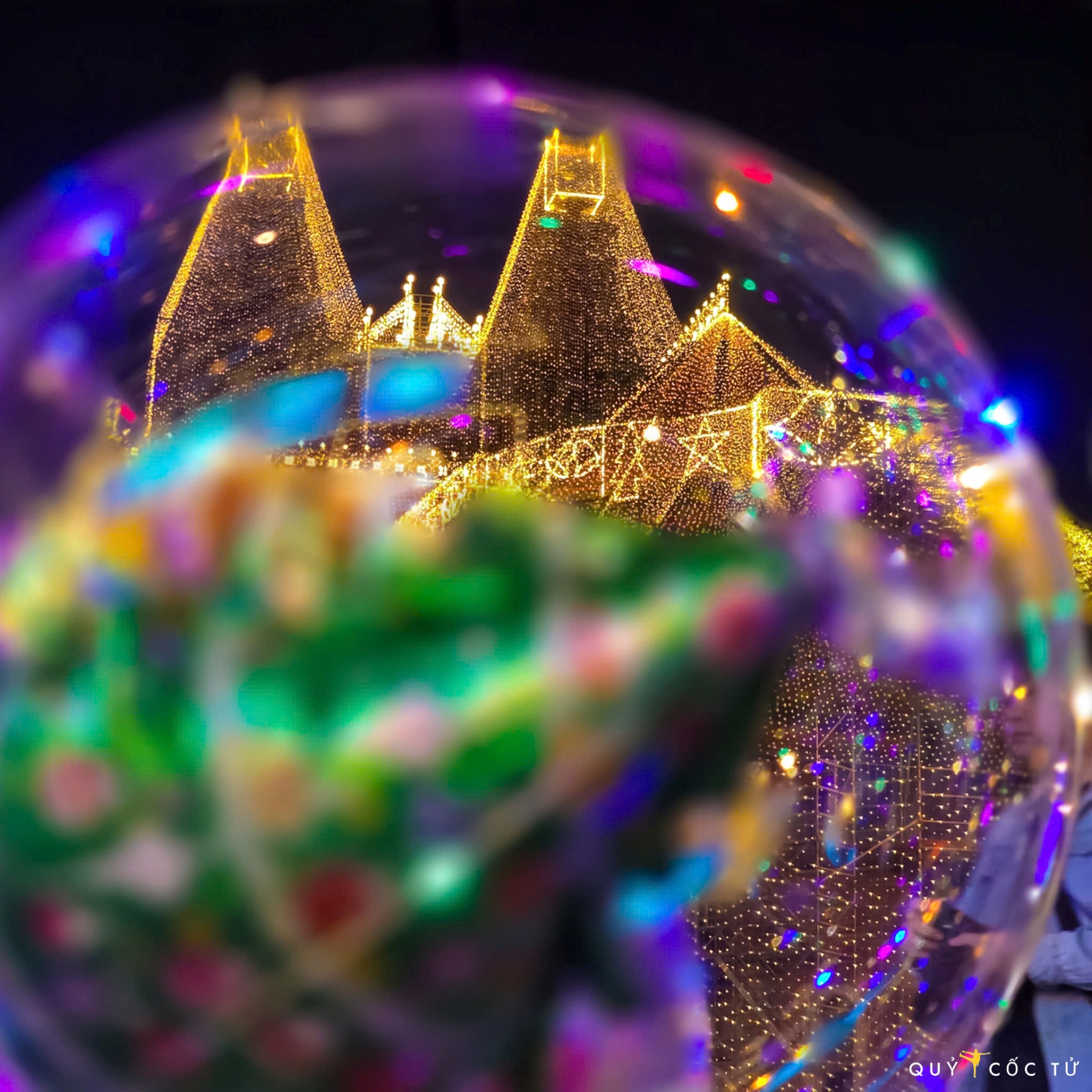 di 'san' goc chup 'tuyet doi dien anh' tai nha tho duc ba mua noel - 1