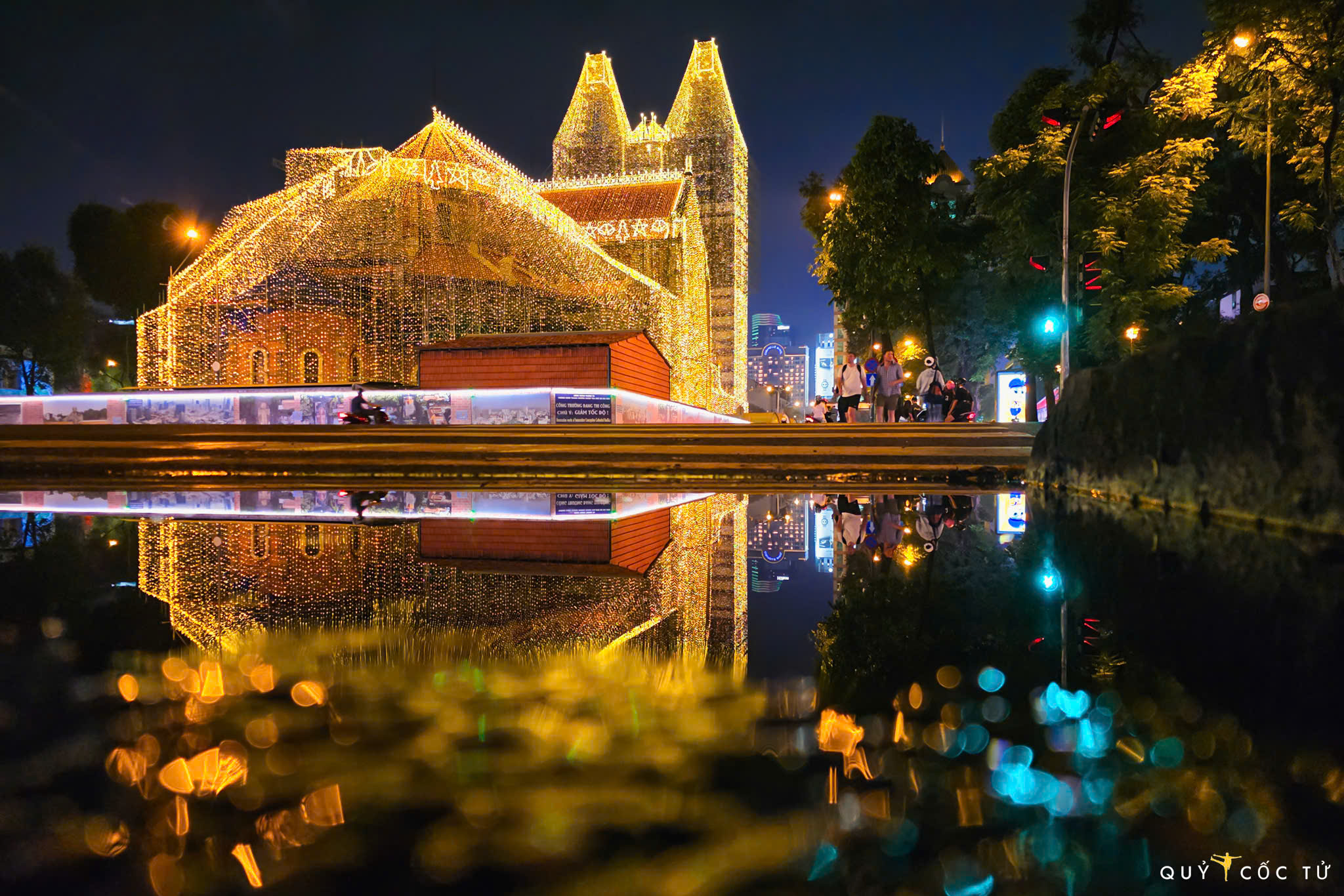 di 'san' goc chup 'tuyet doi dien anh' tai nha tho duc ba mua noel - 4