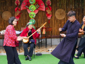  - Giữ “lửa” văn hóa ở Võ Nhai: Khi người trẻ chắc tay đàn, ngọt giọng hát