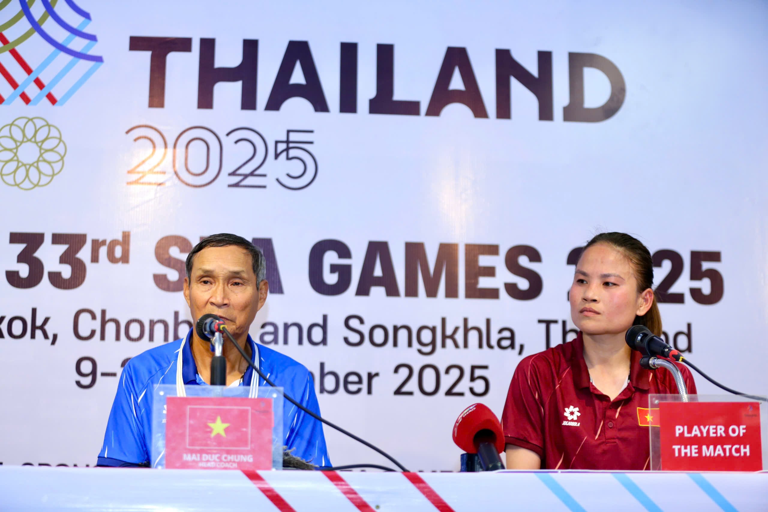 HLV Mai Đức Chung tiết lộ bí quyết thắng đậm 7-0, xúc động vì CĐV Việt Nam tại Thái Lan - 2