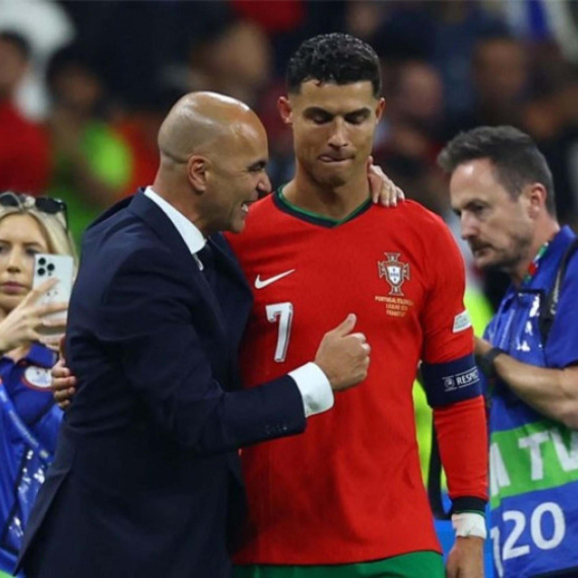  - HLV Bồ Đào Nha mơ vô địch World Cup 2026, fan ngủ gật vì lễ bốc thăm dài lê thê