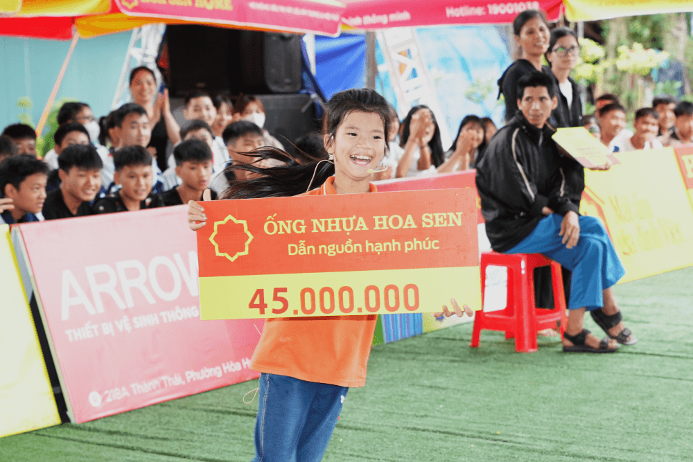 Hơn 320 triệu đồng trao cho các em nhỏ trong tập 163 chương trình “Mái ấm gia đình Việt” - 6