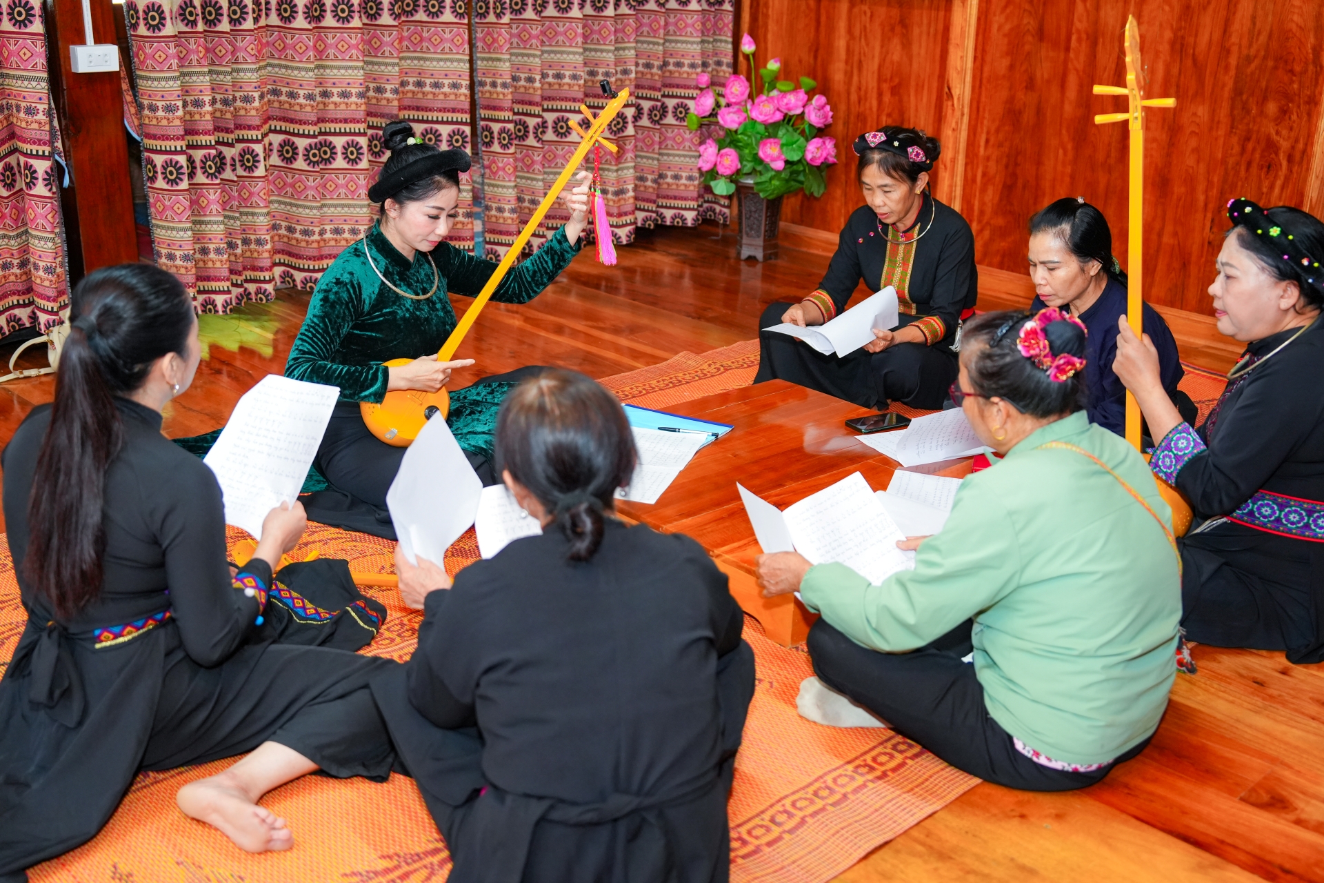 bao ton van hoa gan voi su phat trien sinh ke cua dong bao dan toc thieu so - 1