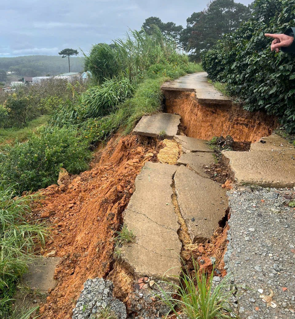 Lâm Đồng: hộ dân không còn nơi ở, được hỗ trợ 120 triệu đồng - 2