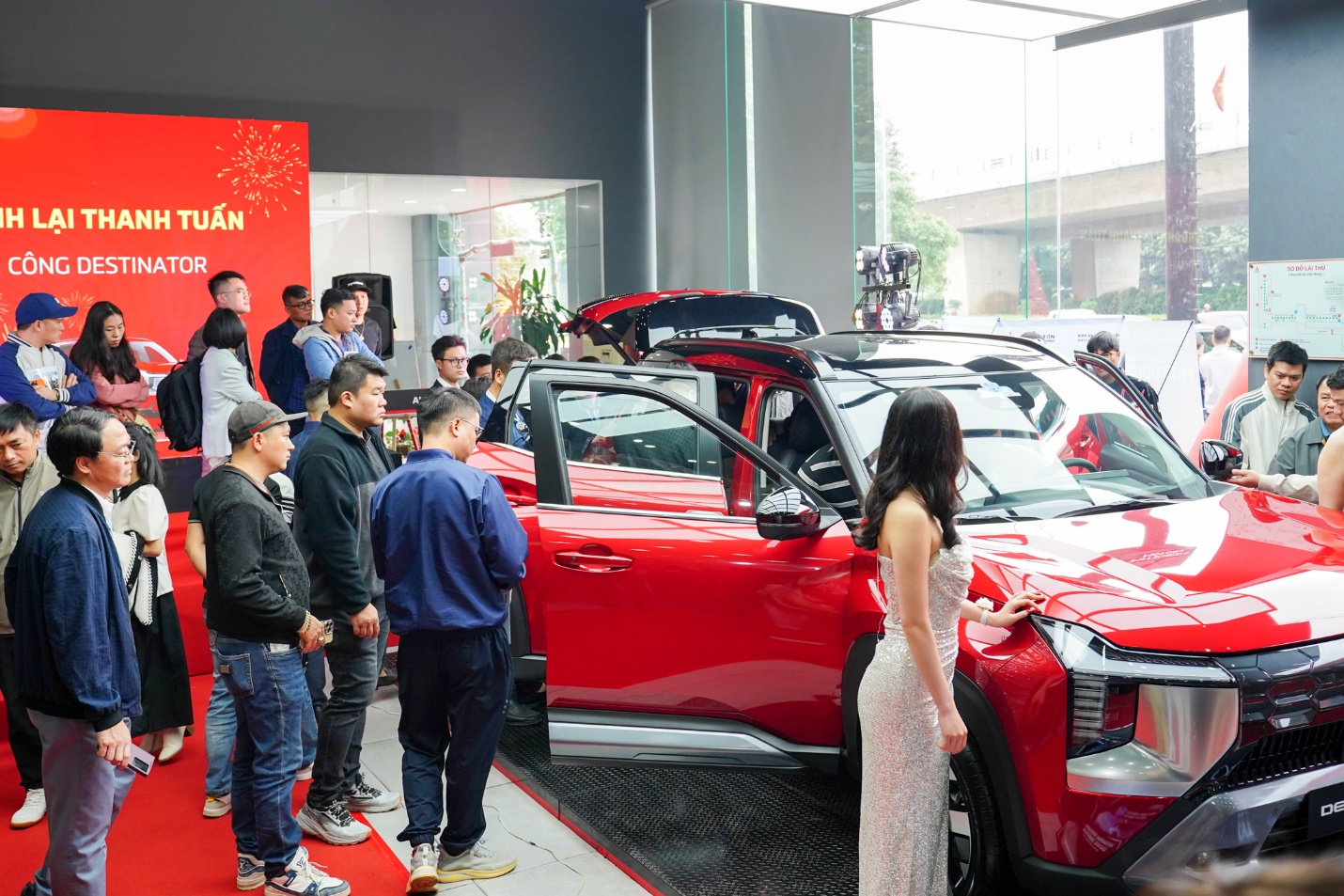 mitsubishi an dan ha noi to chuc le ra mat mau xe destinator - khoi su van diem den - 11