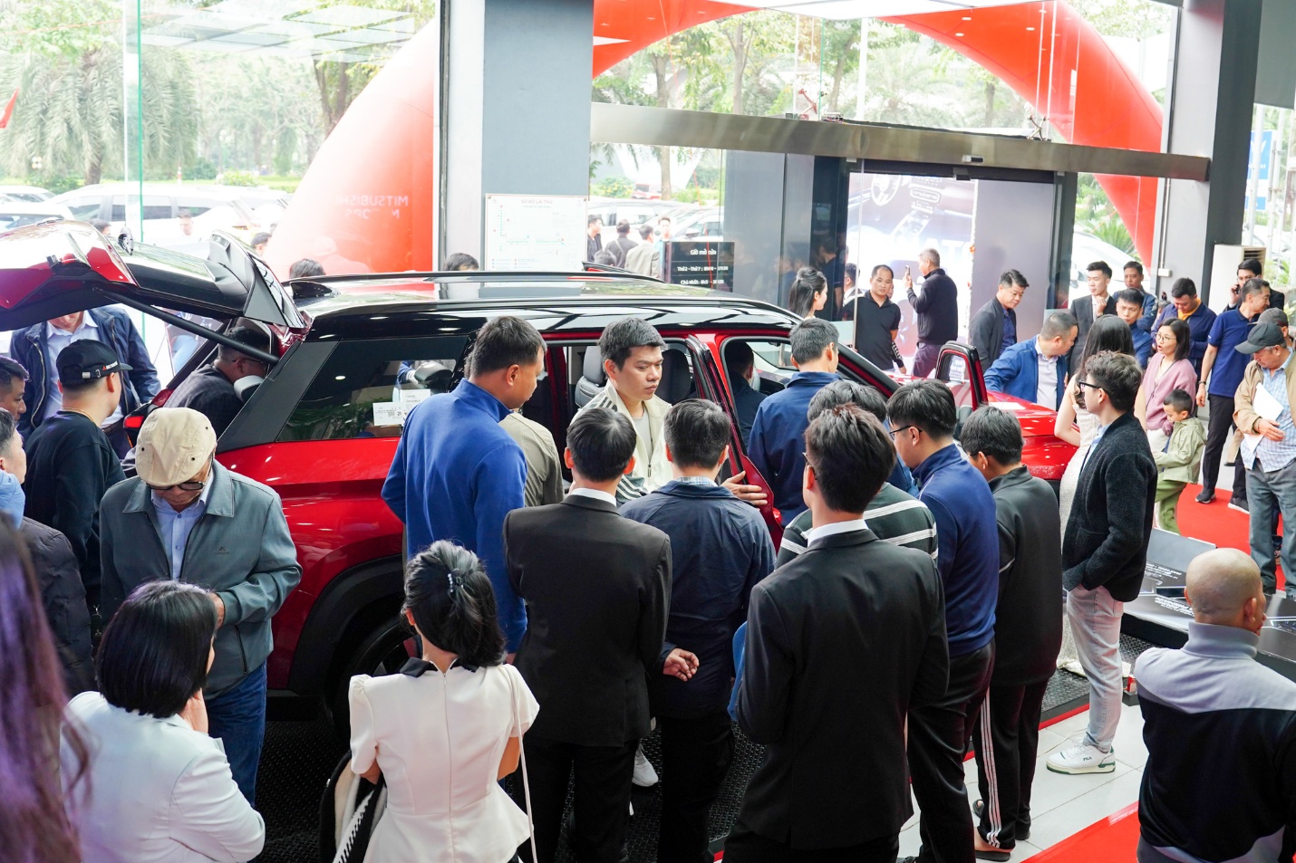 mitsubishi an dan ha noi to chuc le ra mat mau xe destinator - khoi su van diem den - 12