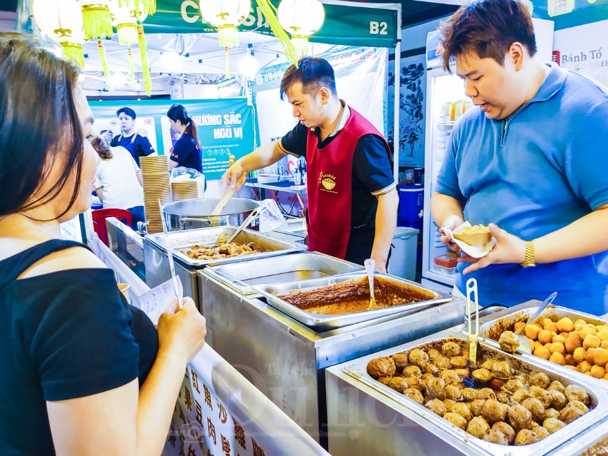 Chợ Lớn bùng nổ ‘Hương sắc ngũ vị’ cùng trải nghiệm ẩm thực Việt - Hoa mùa lễ hội - 5