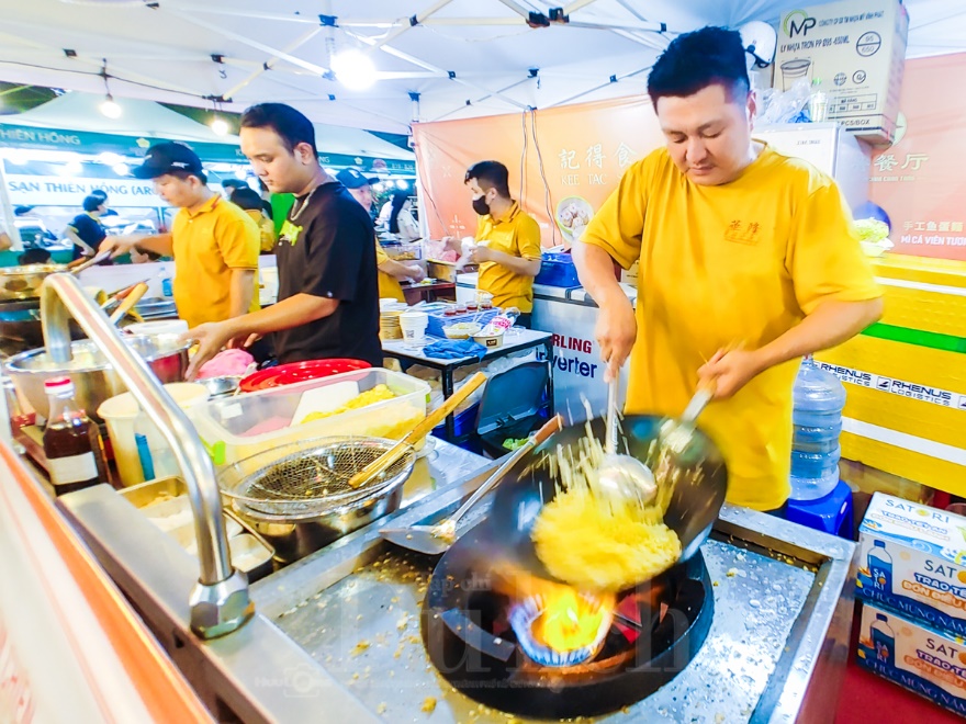 Chợ Lớn bùng nổ ‘Hương sắc ngũ vị’ cùng trải nghiệm ẩm thực Việt - Hoa mùa lễ hội - 7
