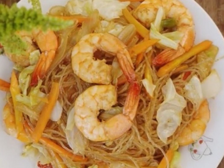 Cách xào miến không bết dính, người vụng mấy cũng làm được