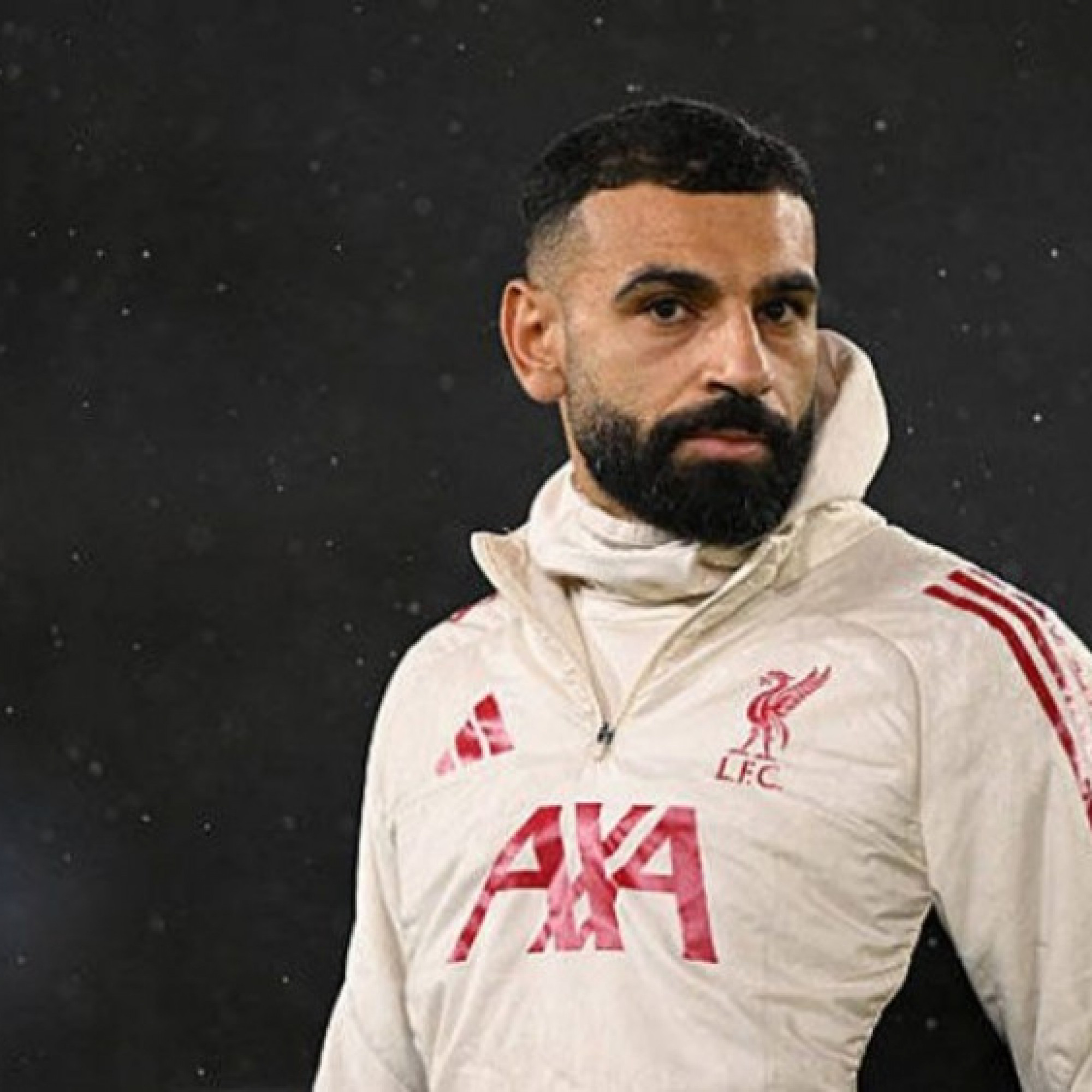  - Salah nổi cơn tam bành sau 3 trận liên tiếp dự bị, chỉ trích Slot và định rời Liverpool