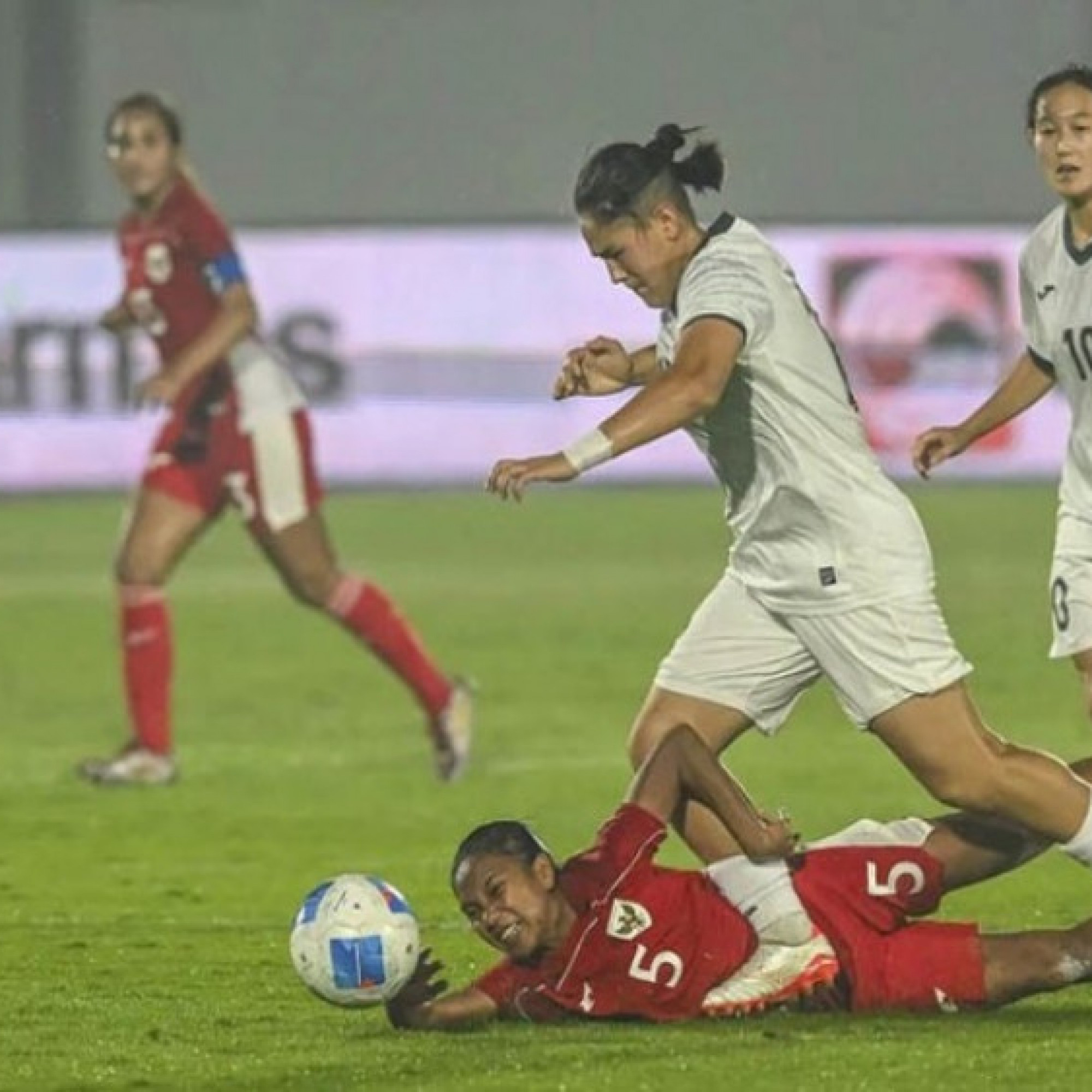  - Video bóng đá ĐT nữ Singapore - Indonesia: Ngược dòng đỉnh cao, 4 bàn hấp dẫn (SEA Games)