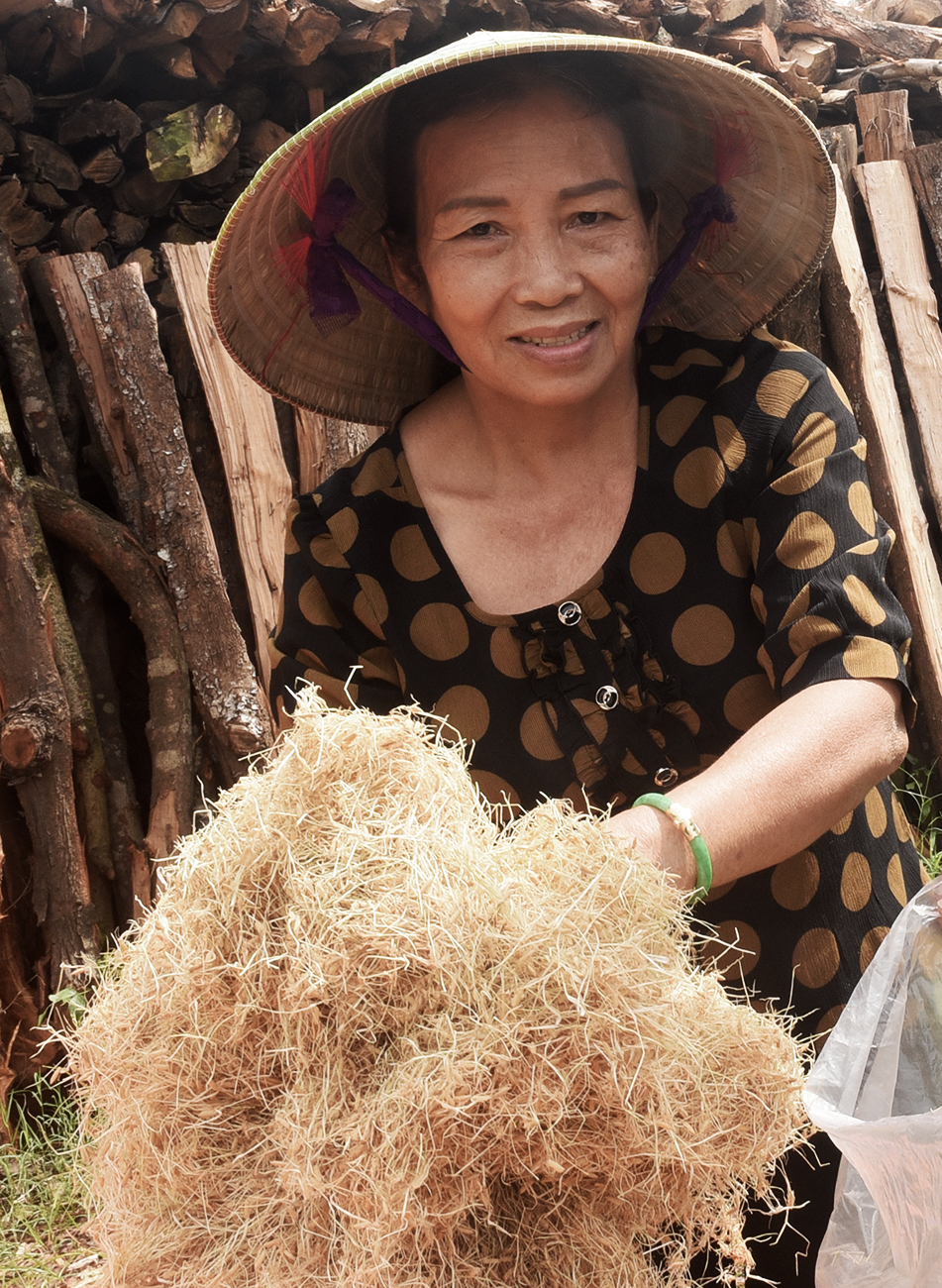 gia dinh co ba doi giu lua nghe nau mach nha nep truyen thong o quang ngai - 2