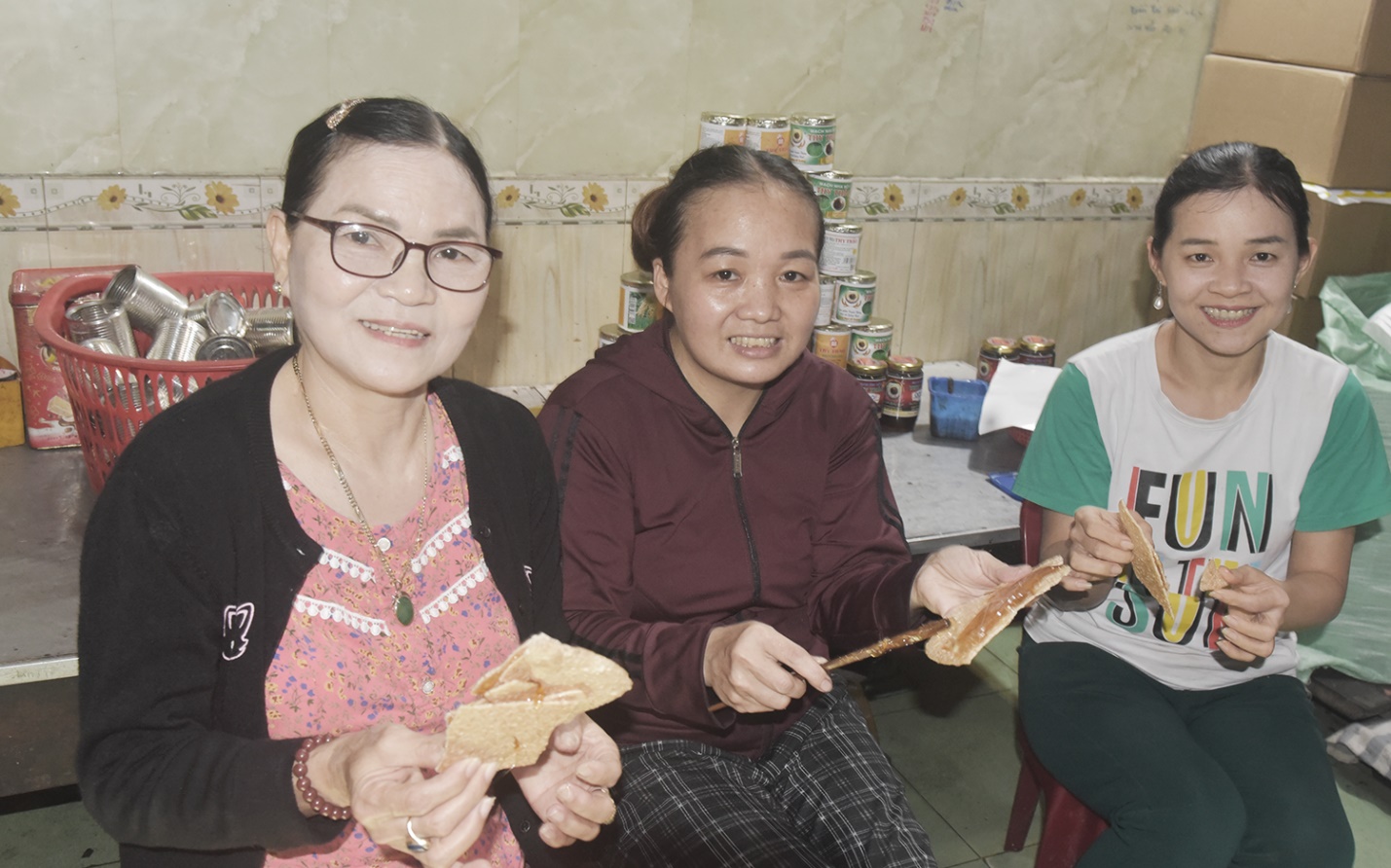 gia dinh co ba doi giu lua nghe nau mach nha nep truyen thong o quang ngai - 16