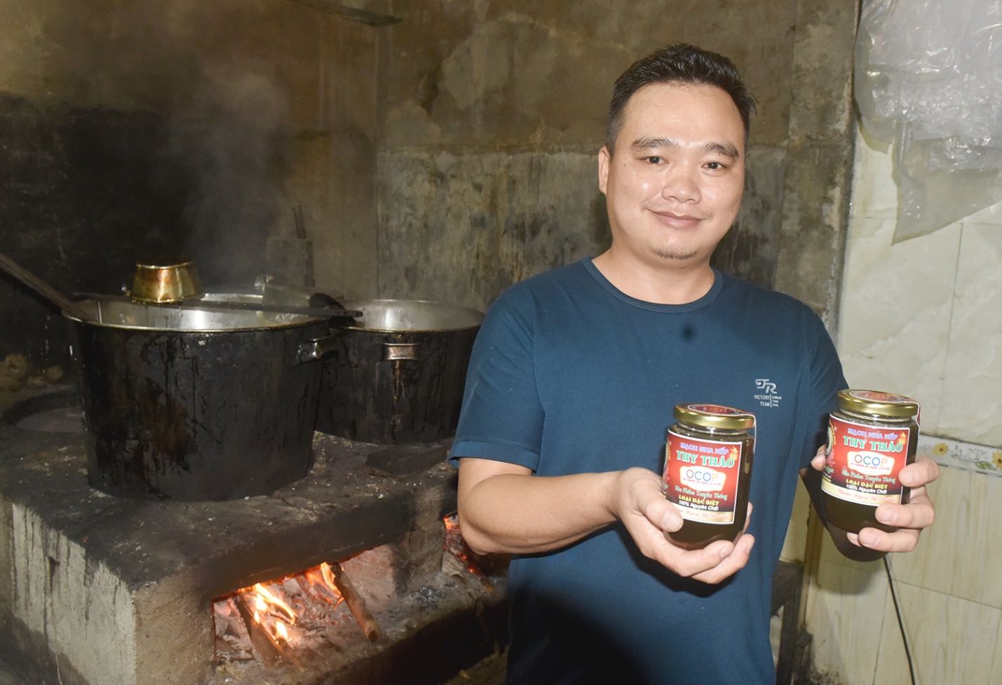 gia dinh co ba doi giu lua nghe nau mach nha nep truyen thong o quang ngai - 12