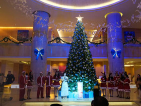  - Các khách sạn lớn tại Nha Trang đồng loạt thắp sáng cây thông mừng Giáng sinh