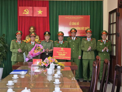  - Khen thưởng lực lượng phá nhanh vụ trộm túi xách của hoa hậu Mexico