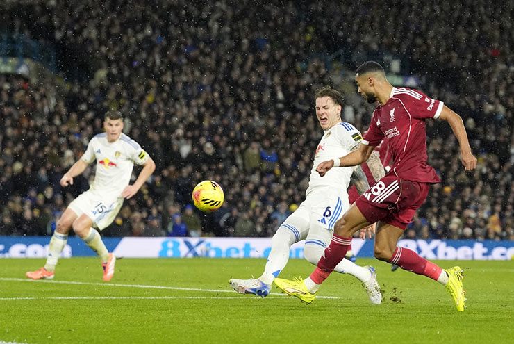 Kết quả bóng đá Leeds United - Liverpool: Tiếc nuối xà ngang (Ngoại hạng Anh) - 1