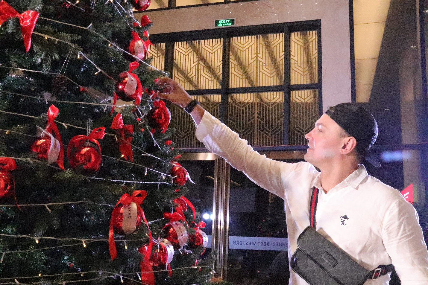 Các khách sạn lớn tại Nha Trang đồng loạt thắp sáng cây thông mừng Giáng sinh - 7