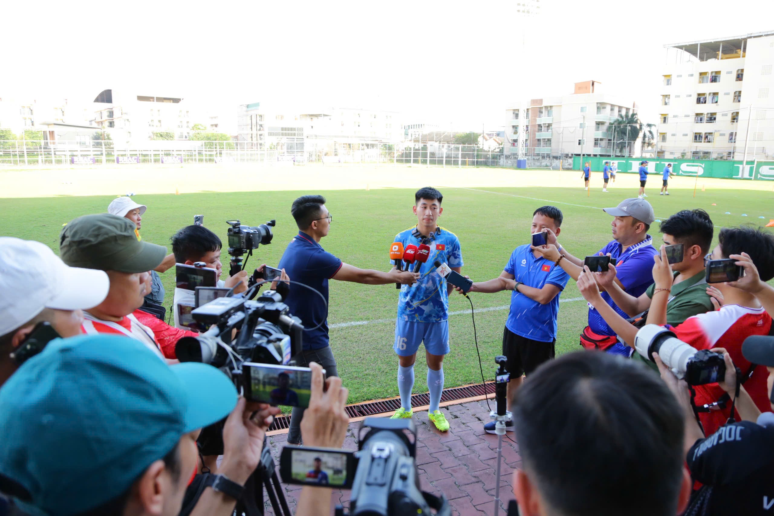 U22 Việt Nam bất lợi tỷ số trước Malaysia, trung vệ Nhật Minh vẫn tự tin vì một lý do - 2